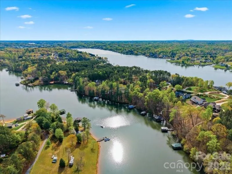 6074 Plantation Pointe Drive Granite Falls, NC 28630