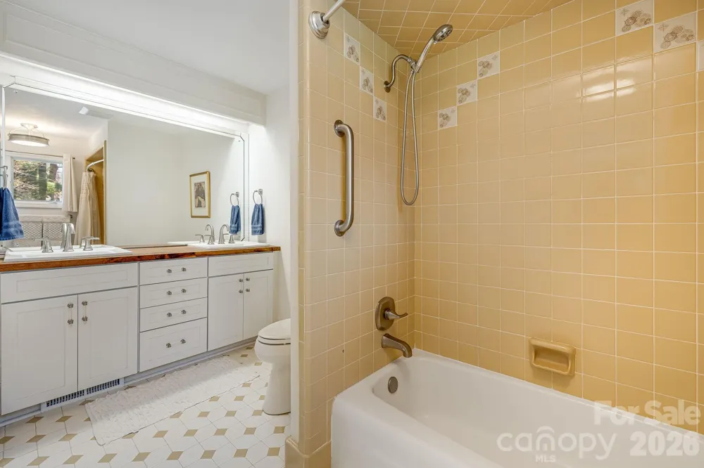 254 Orchard Circle Laurel Park, NC 28739