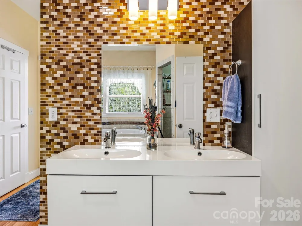 24 Sunnie Rae Lane Candler, NC 28715
