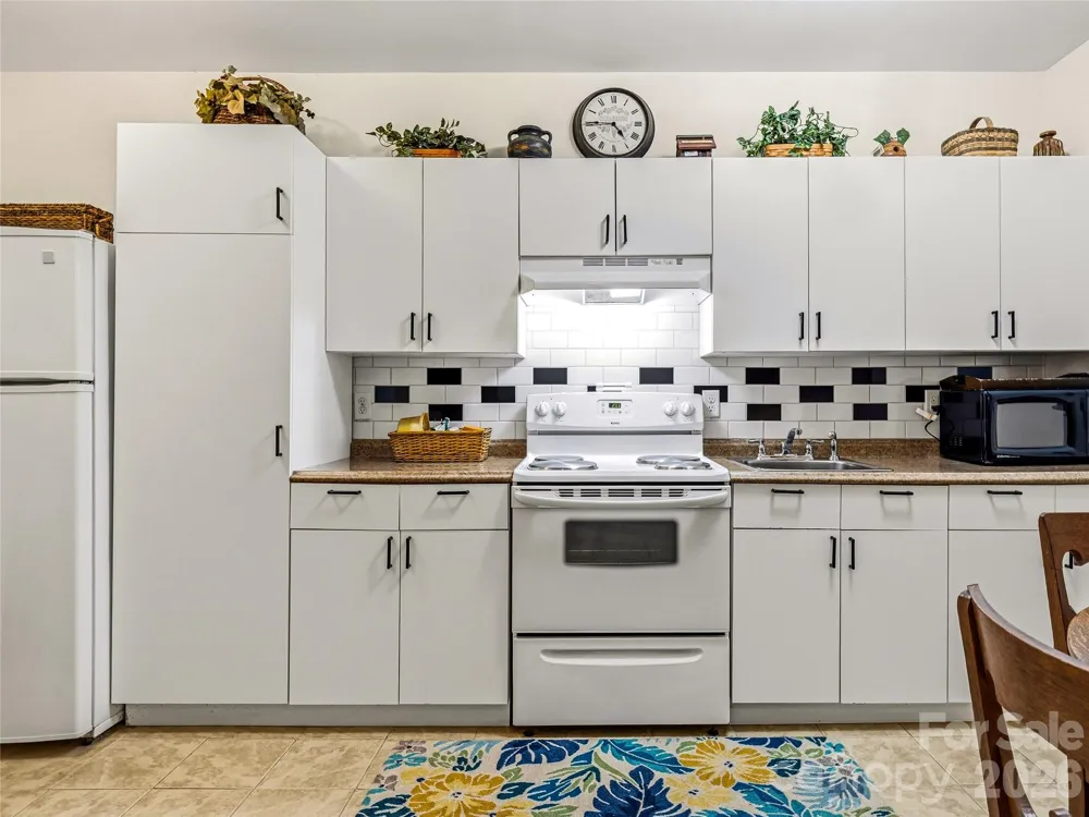 24 Sunnie Rae Lane Candler, NC 28715
