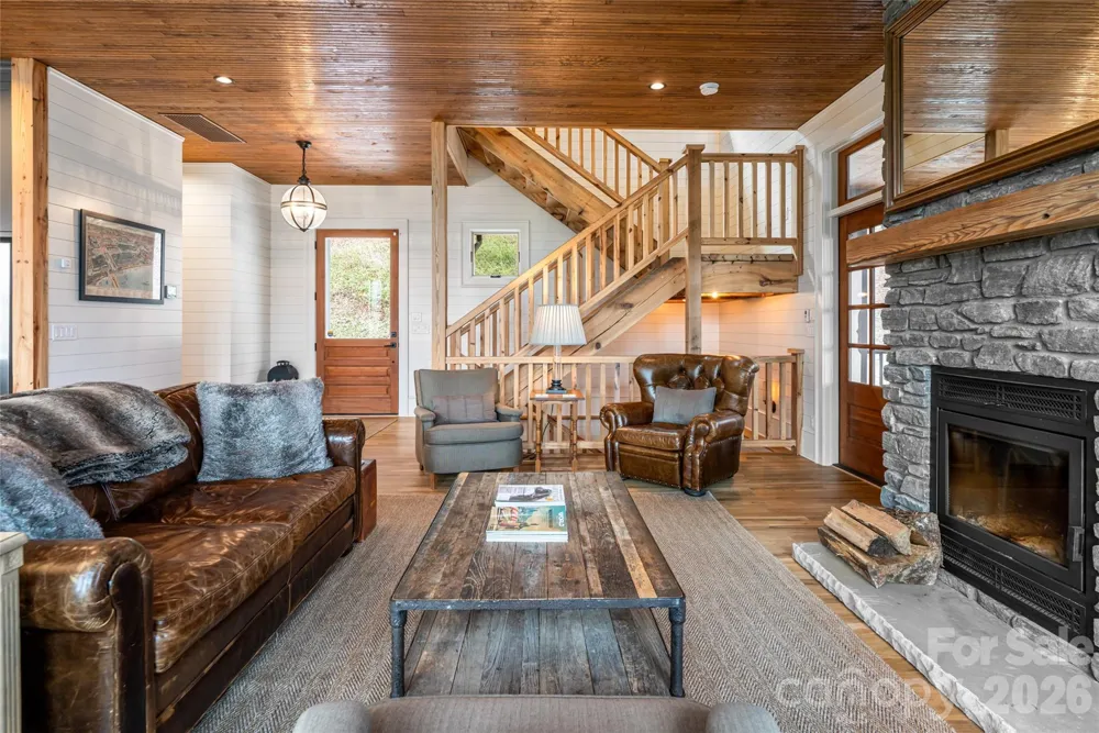 51 Summit Road Swannanoa, NC 28778