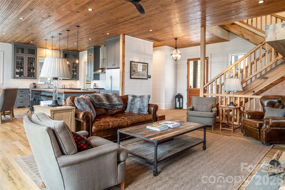 51 Summit Road Swannanoa, NC 28778