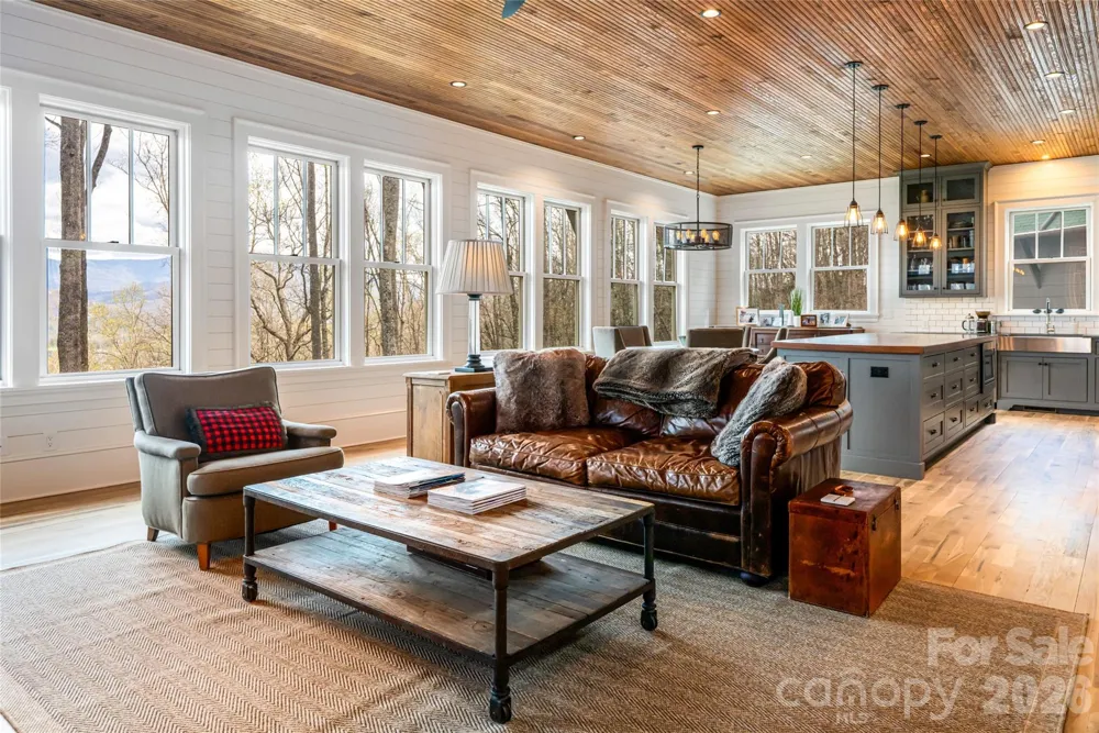 51 Summit Road Swannanoa, NC 28778