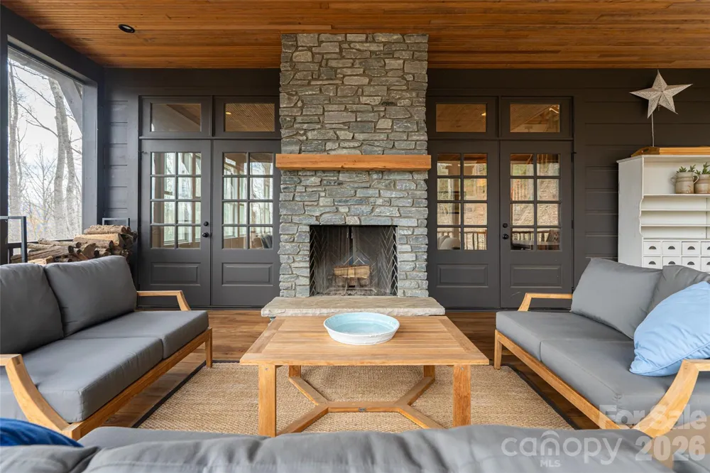 51 Summit Road Swannanoa, NC 28778