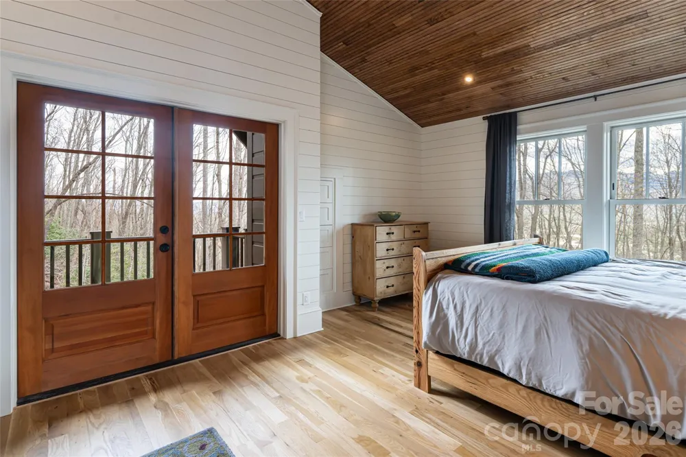 51 Summit Road Swannanoa, NC 28778