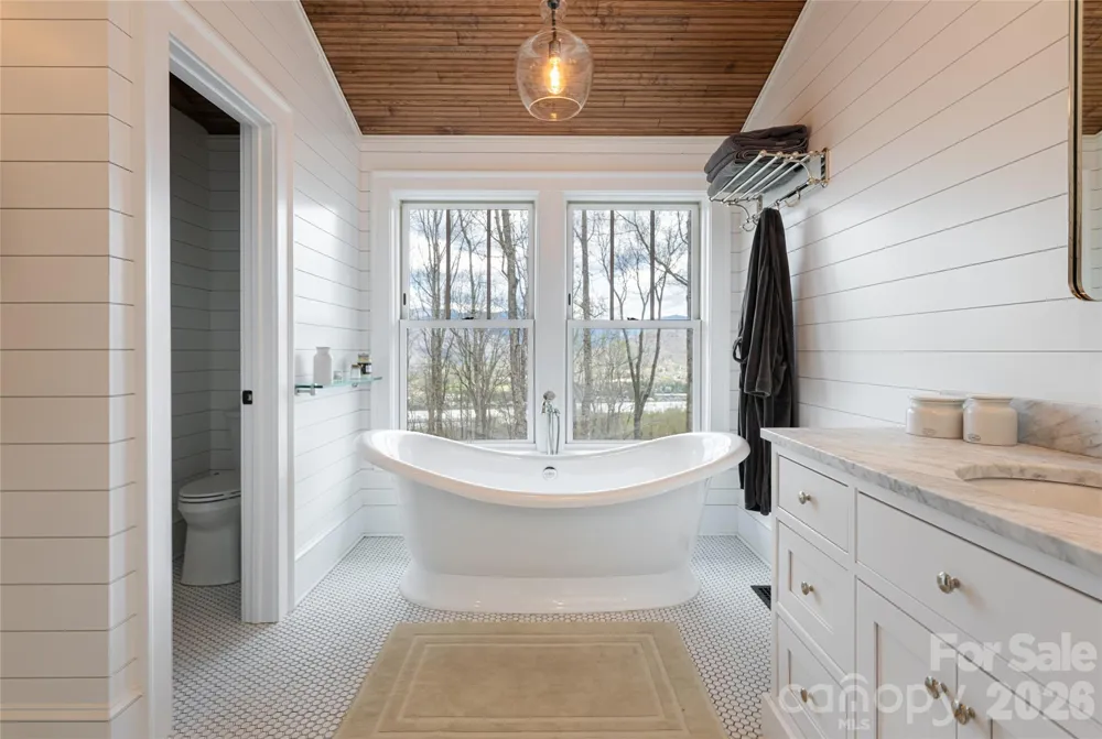 51 Summit Road Swannanoa, NC 28778