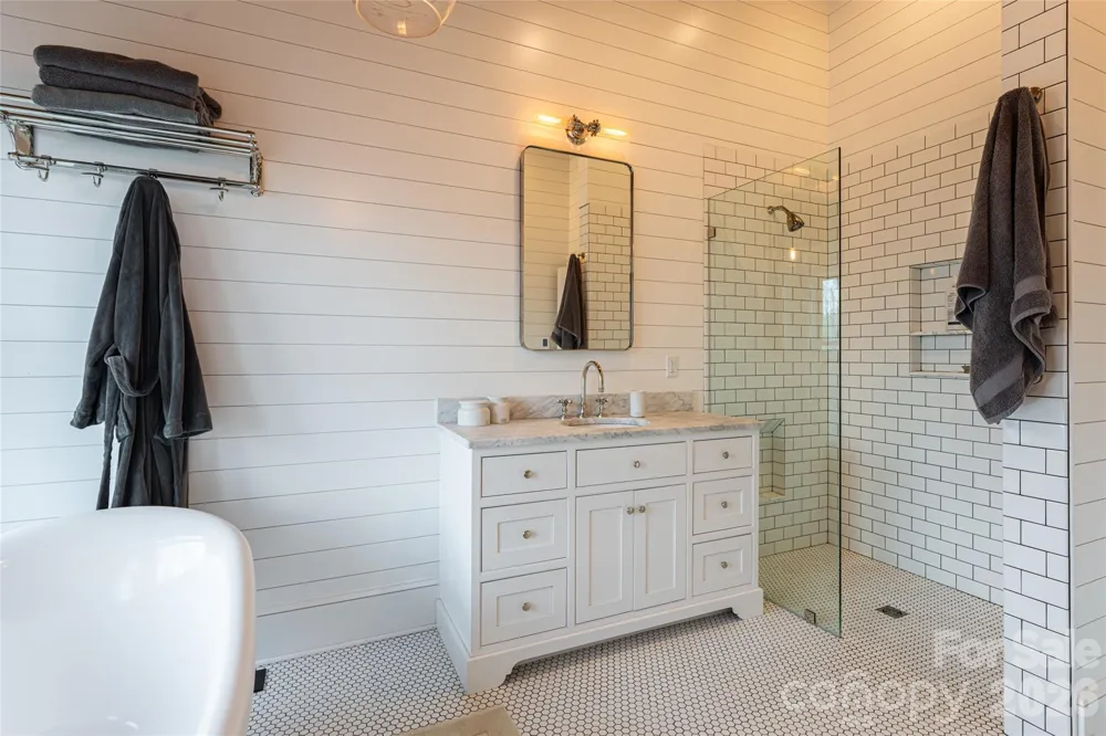 51 Summit Road Swannanoa, NC 28778