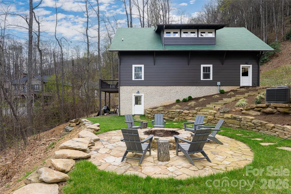 51 Summit Road Swannanoa, NC 28778