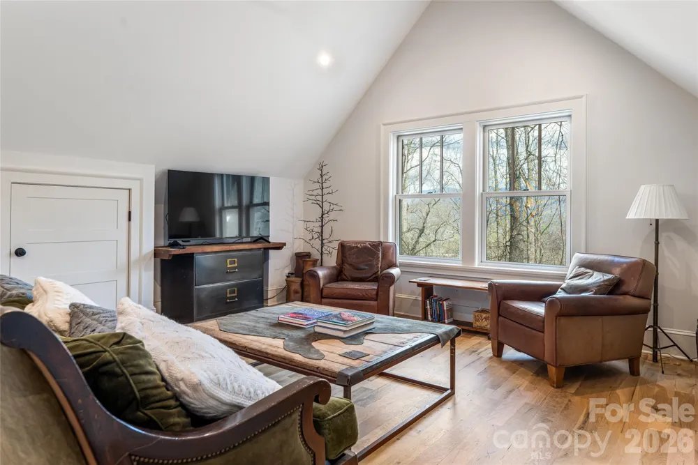 51 Summit Road Swannanoa, NC 28778