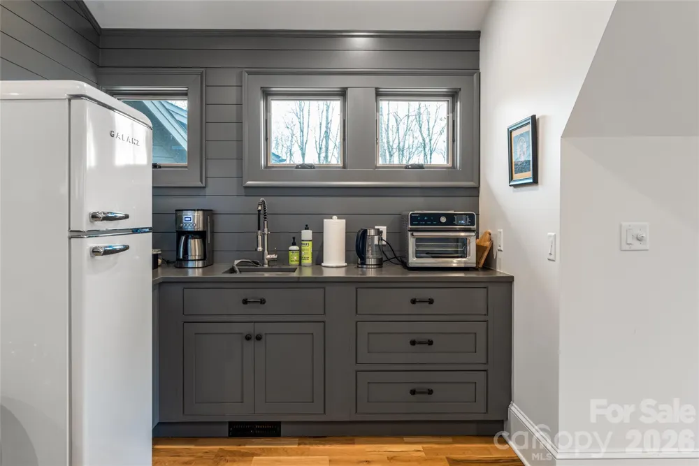 51 Summit Road Swannanoa, NC 28778