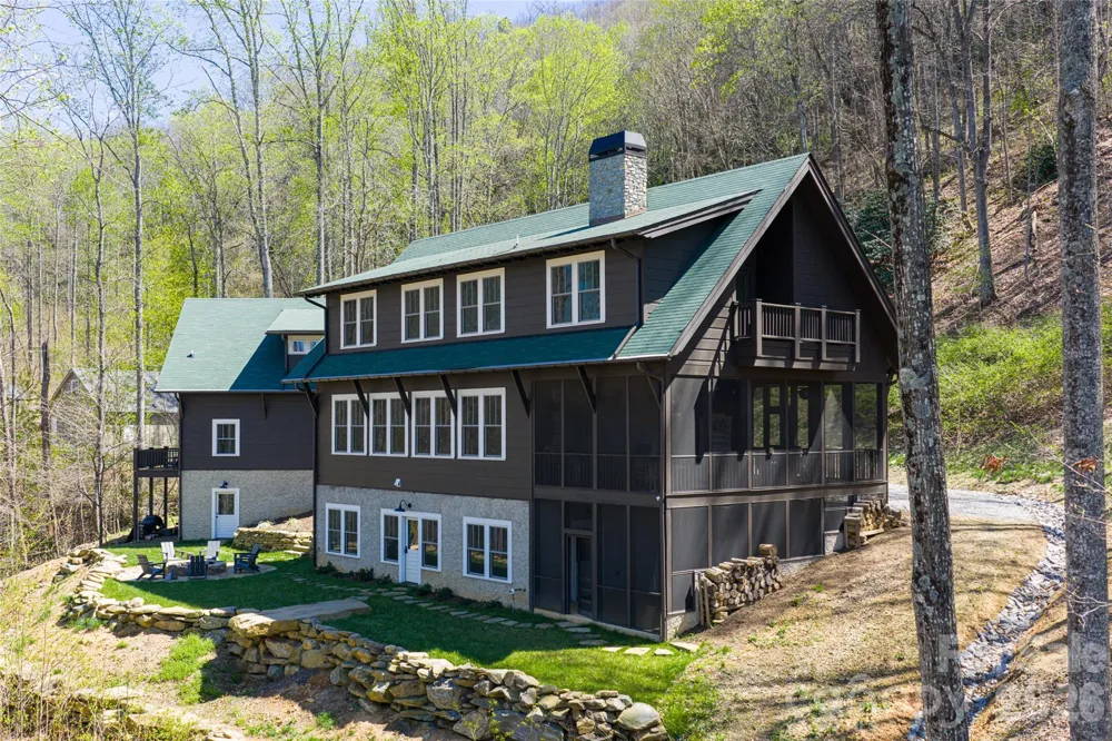 51 Summit Road Swannanoa, NC 28778