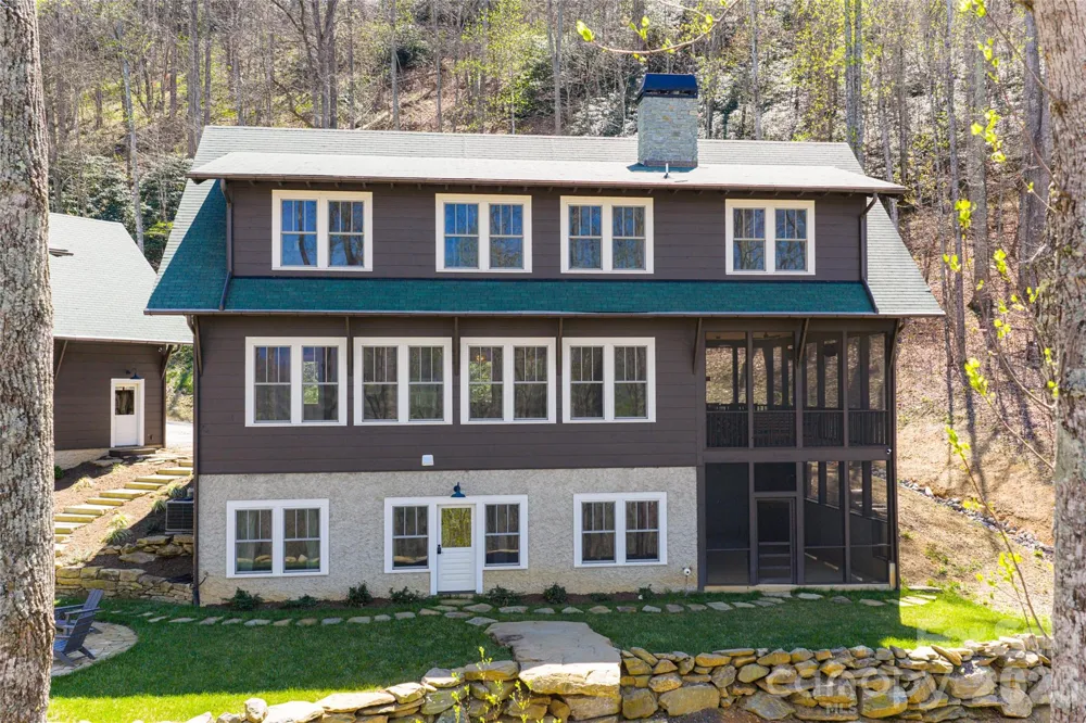 51 Summit Road Swannanoa, NC 28778
