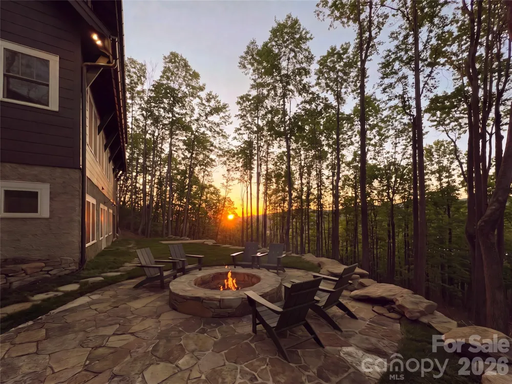 51 Summit Road Swannanoa, NC 28778