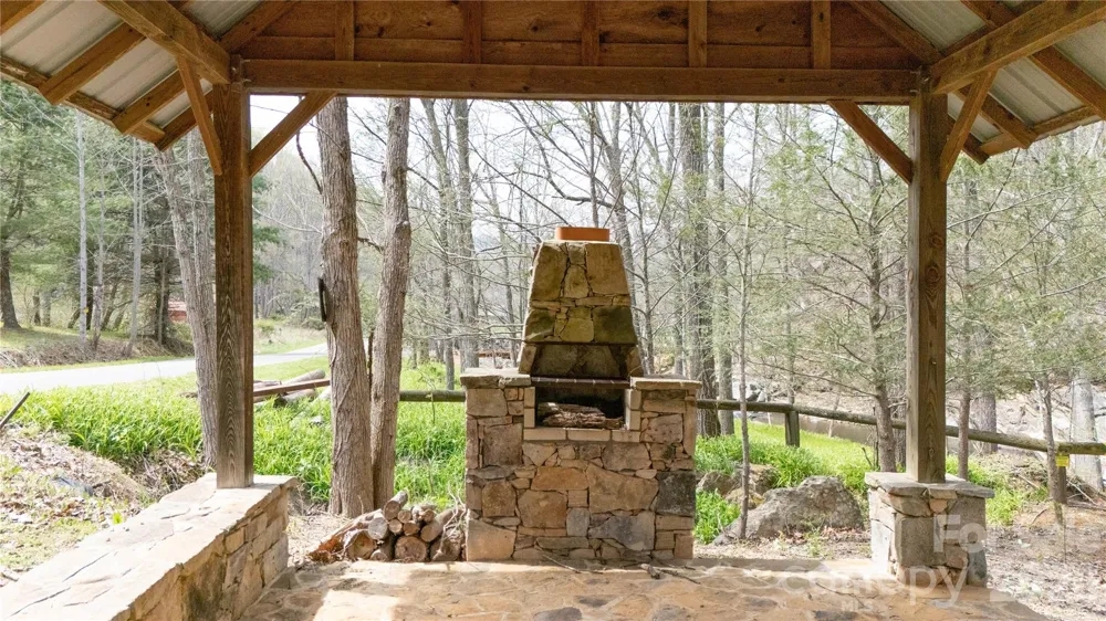 000 Tyler Lane Bakersville, NC 28705