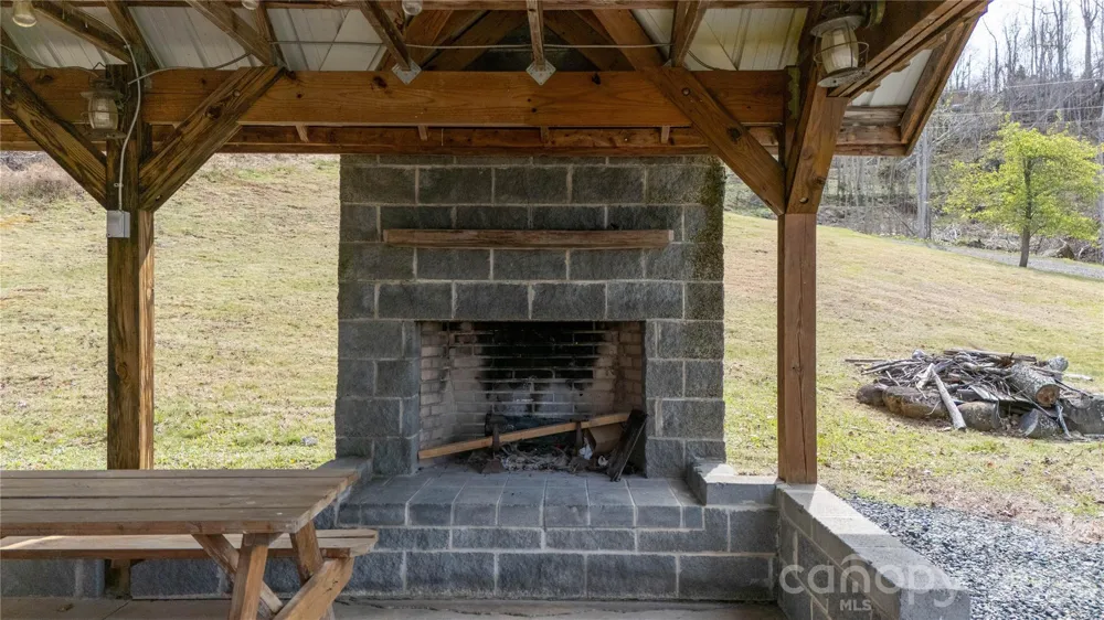 000 Tyler Lane Bakersville, NC 28705