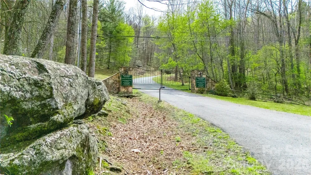 000 Tyler Lane Bakersville, NC 28705