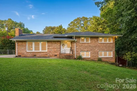 122 Crestwood Drive