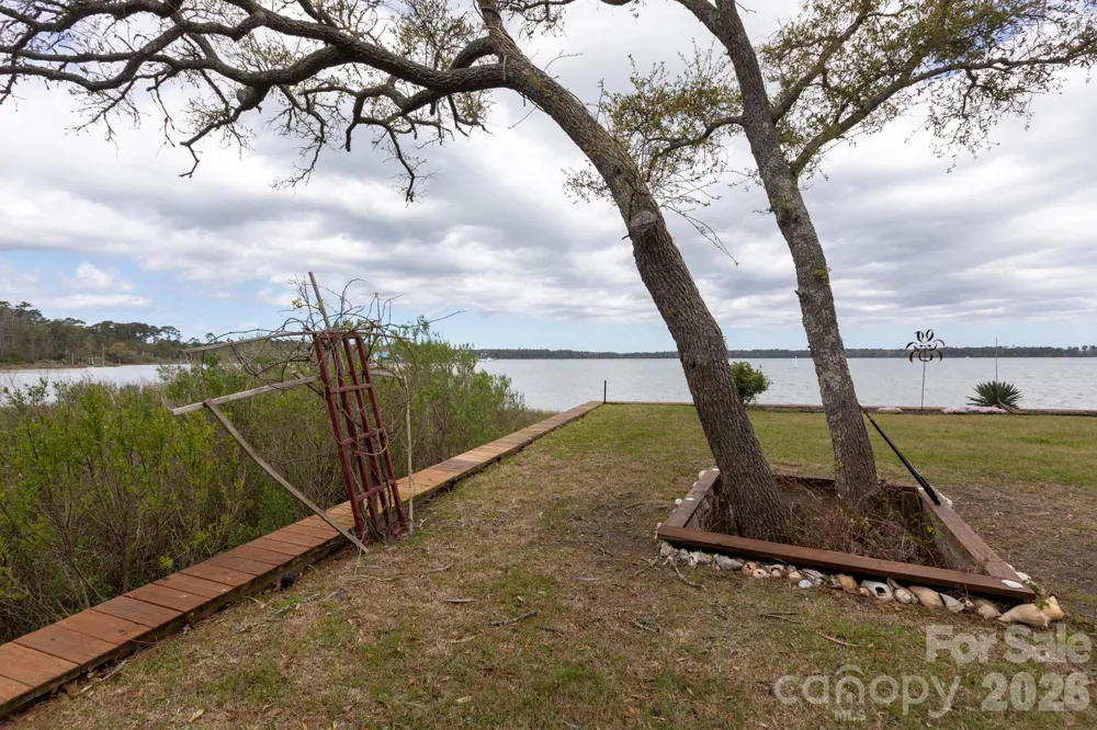 211 Fannie Creek Lane Sneads Ferry, NC 28460