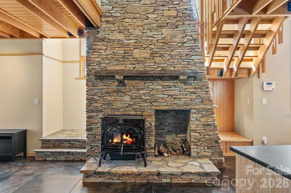 588 Long Branch Road Swannanoa, NC 28778