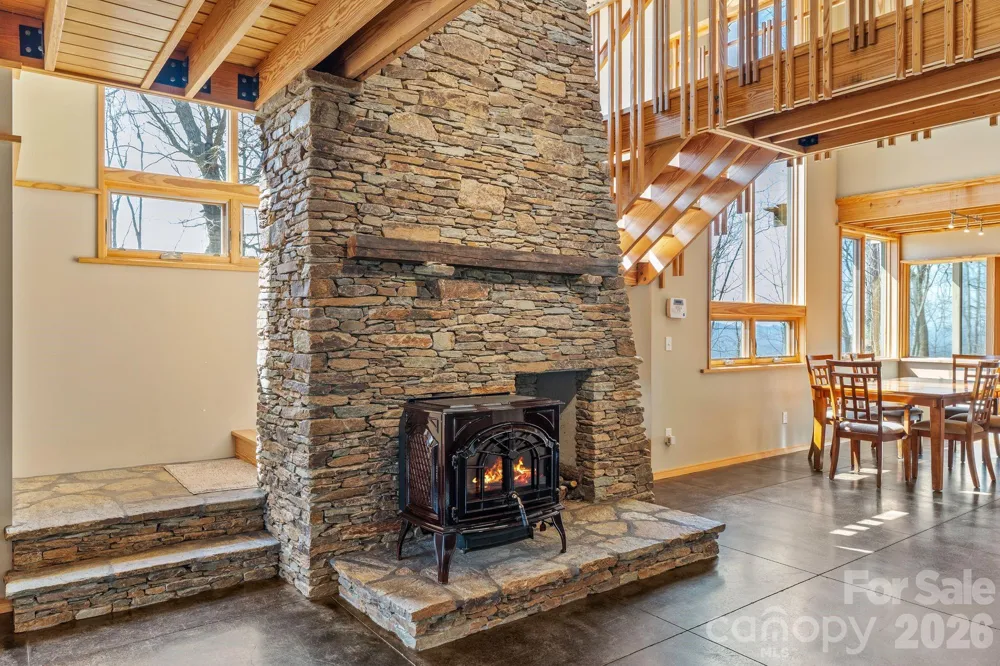 588 Long Branch Road Swannanoa, NC 28778