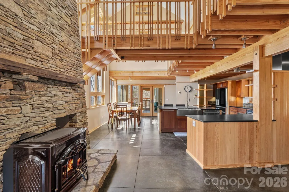 588 Long Branch Road Swannanoa, NC 28778