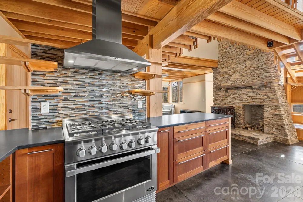 588 Long Branch Road Swannanoa, NC 28778