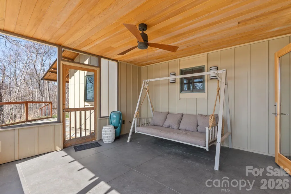 588 Long Branch Road Swannanoa, NC 28778