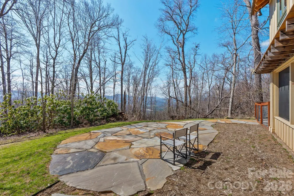 588 Long Branch Road Swannanoa, NC 28778