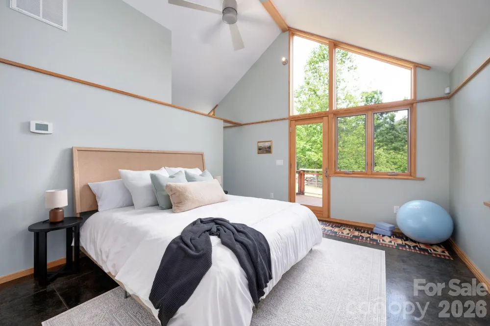 588 Long Branch Road Swannanoa, NC 28778