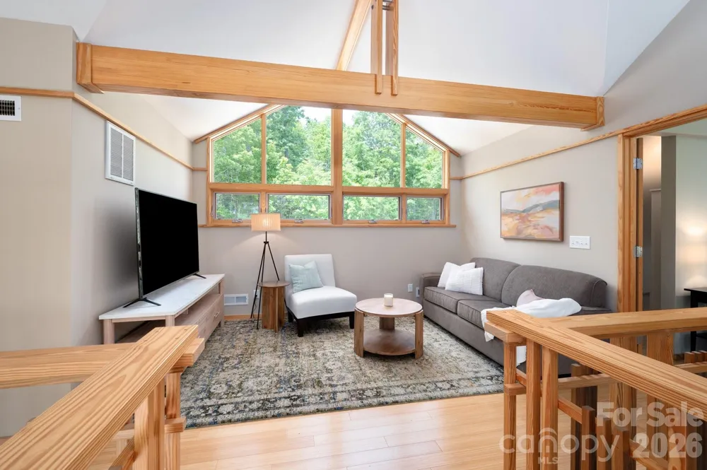 588 Long Branch Road Swannanoa, NC 28778