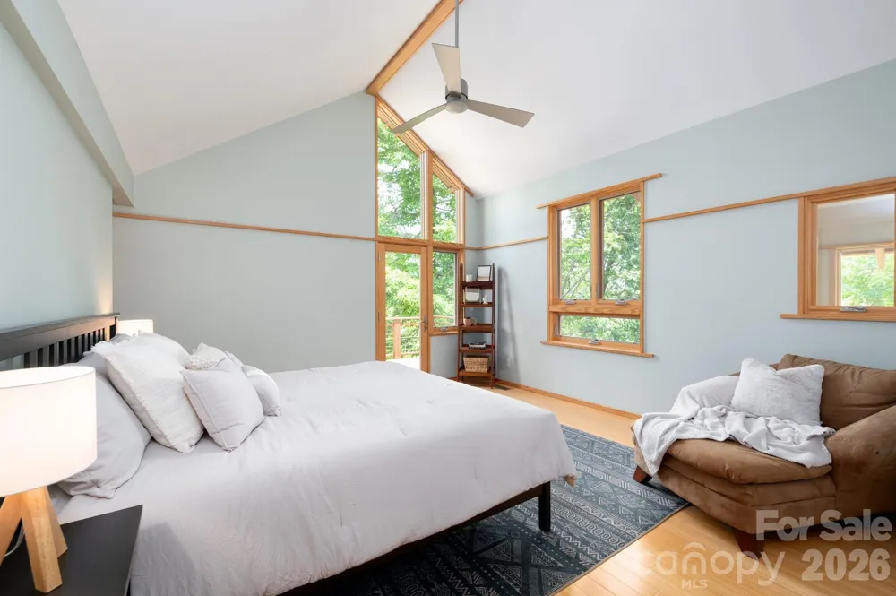 588 Long Branch Road Swannanoa, NC 28778