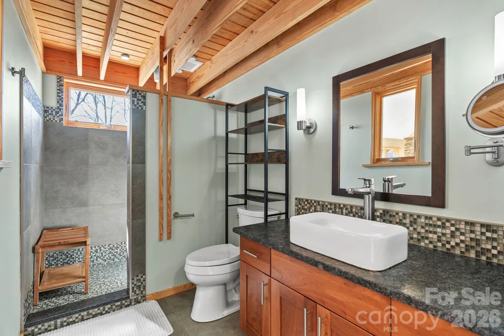 588 Long Branch Road Swannanoa, NC 28778