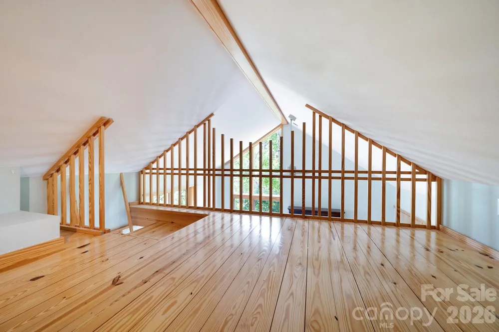 588 Long Branch Road Swannanoa, NC 28778