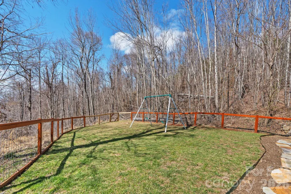 588 Long Branch Road Swannanoa, NC 28778