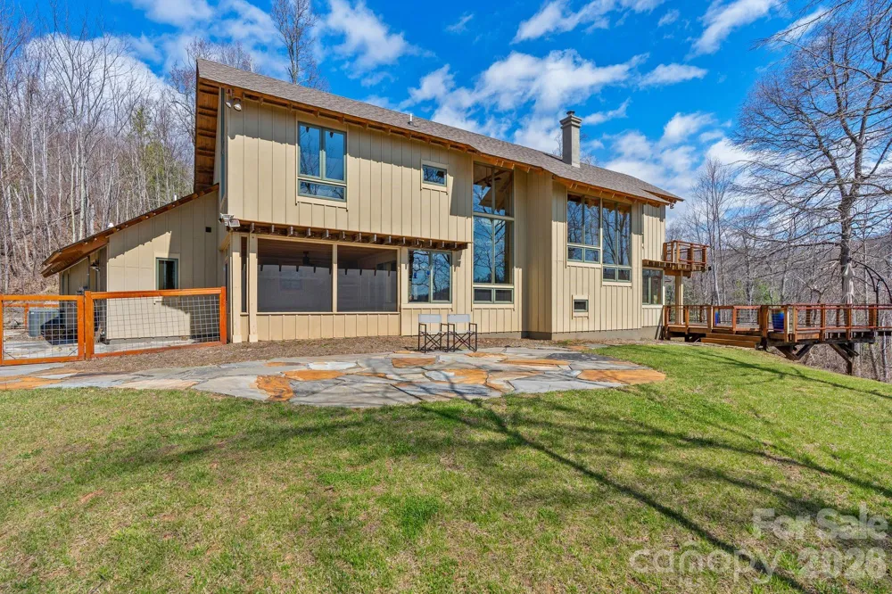 588 Long Branch Road Swannanoa, NC 28778