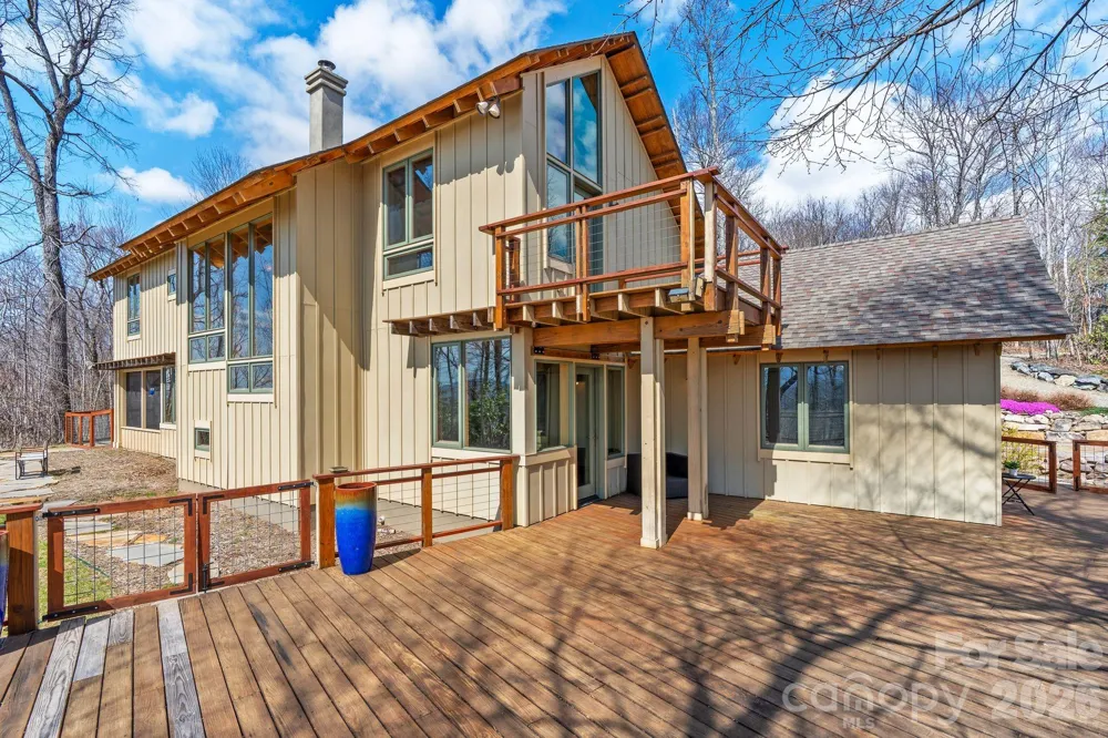 588 Long Branch Road Swannanoa, NC 28778