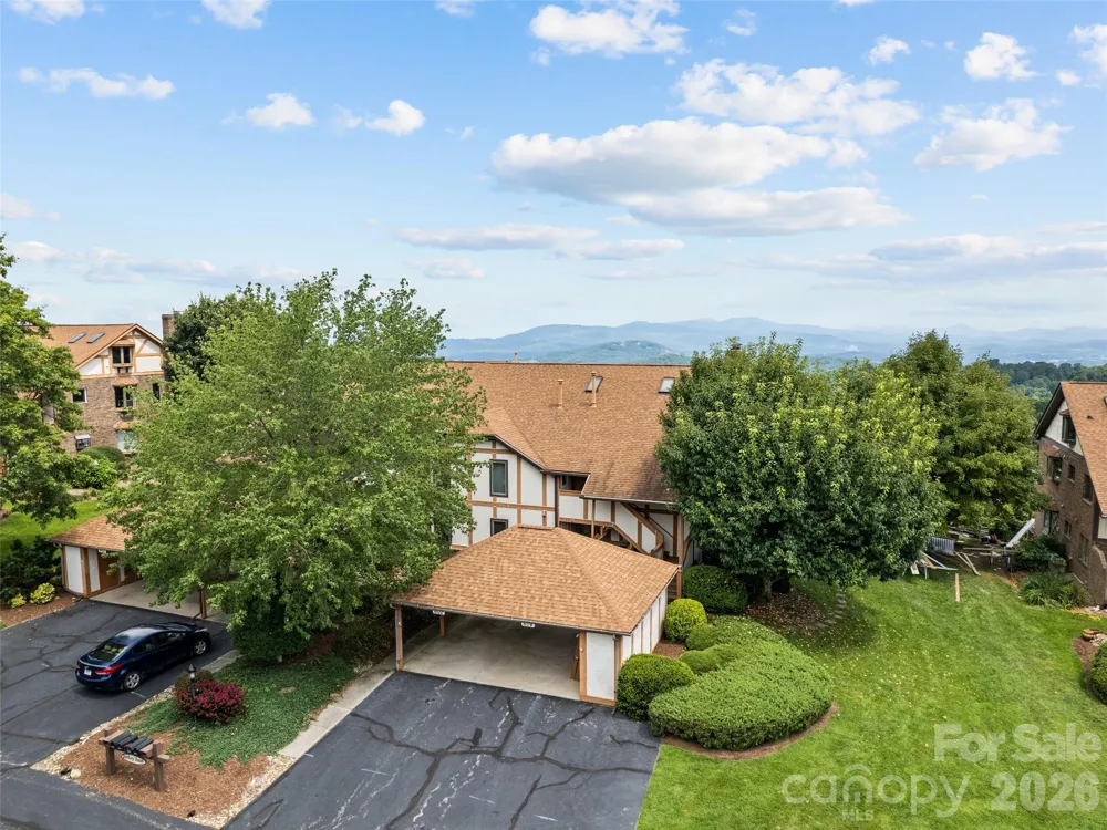 602 Fleetwood Plaza Hendersonville, NC 28739
