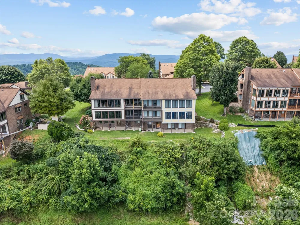 602 Fleetwood Plaza Hendersonville, NC 28739