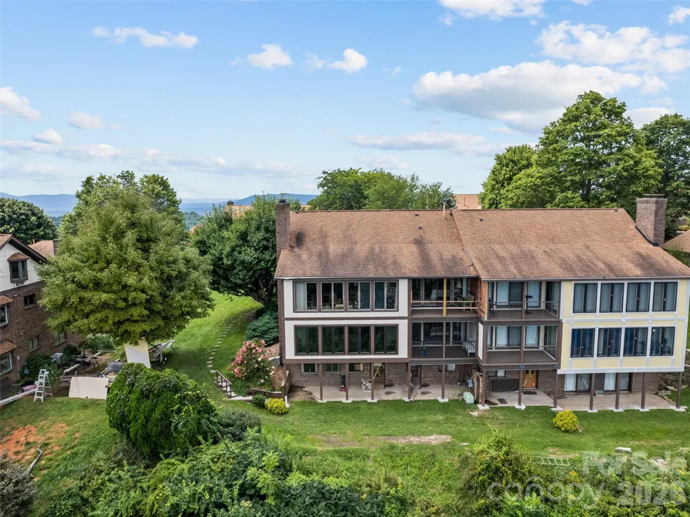 602 Fleetwood Plaza Hendersonville, NC 28739