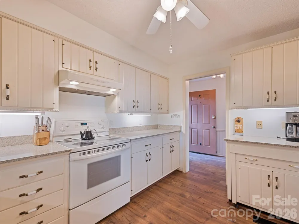 602 Fleetwood Plaza Hendersonville, NC 28739