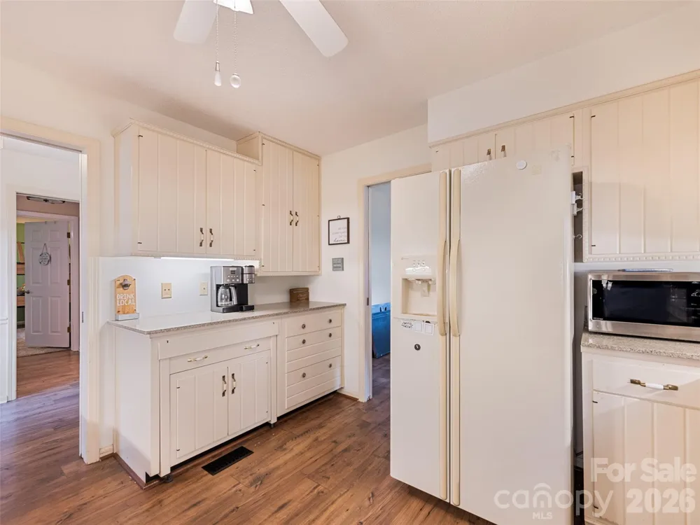 602 Fleetwood Plaza Hendersonville, NC 28739