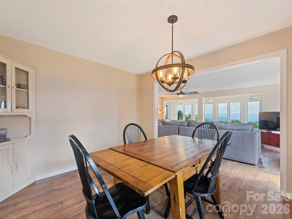 602 Fleetwood Plaza Hendersonville, NC 28739
