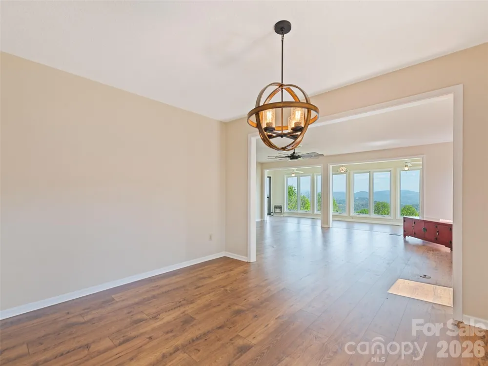 602 Fleetwood Plaza Hendersonville, NC 28739