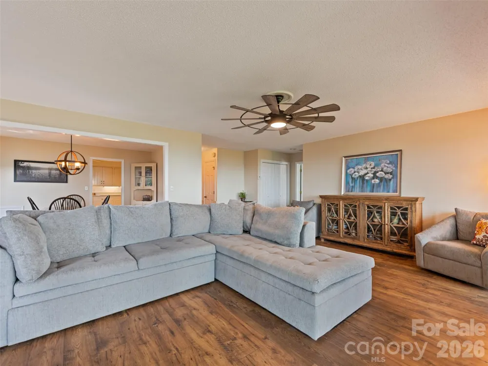 602 Fleetwood Plaza Hendersonville, NC 28739
