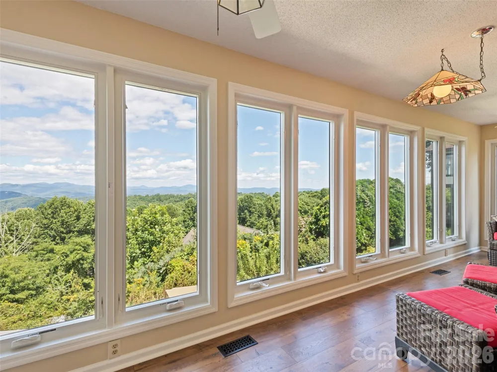 602 Fleetwood Plaza Hendersonville, NC 28739
