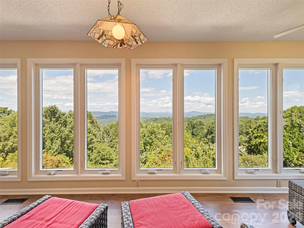 602 Fleetwood Plaza Hendersonville, NC 28739
