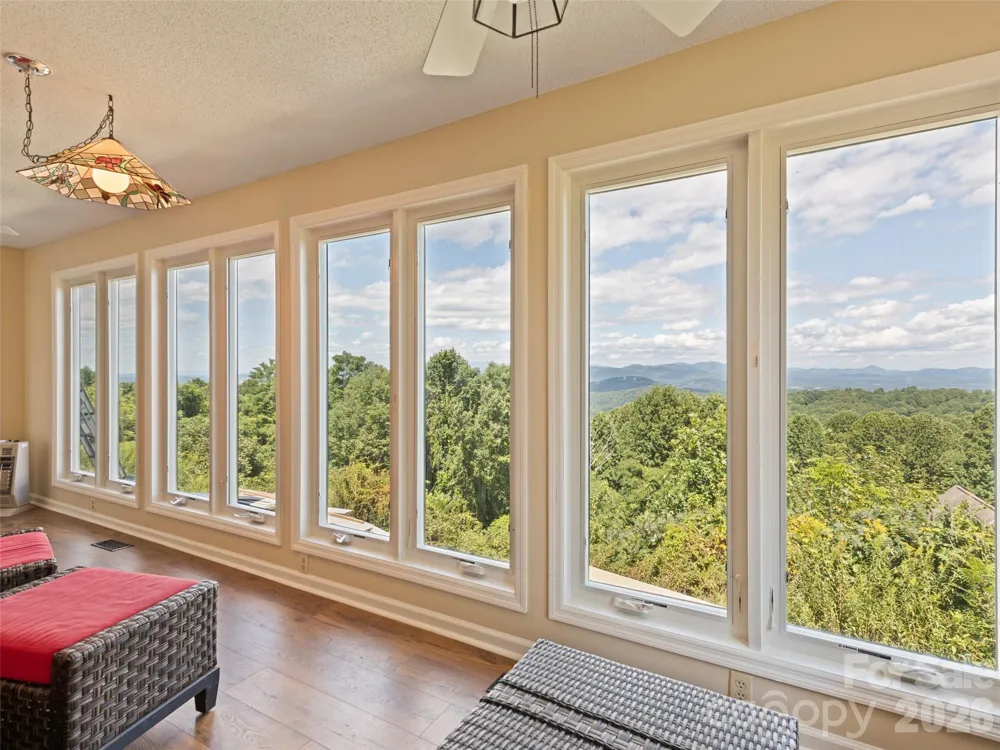602 Fleetwood Plaza Hendersonville, NC 28739