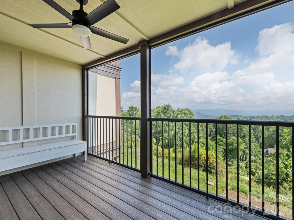 602 Fleetwood Plaza Hendersonville, NC 28739