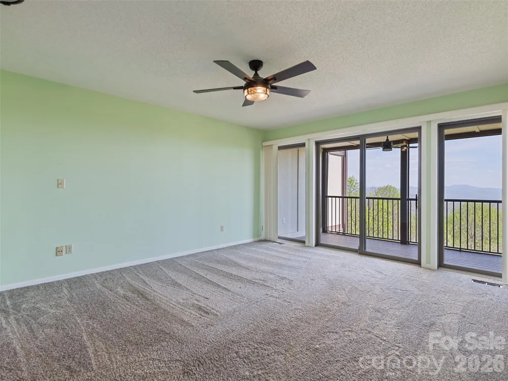 602 Fleetwood Plaza Hendersonville, NC 28739