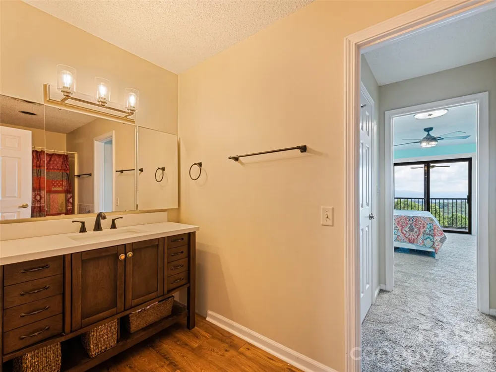 602 Fleetwood Plaza Hendersonville, NC 28739